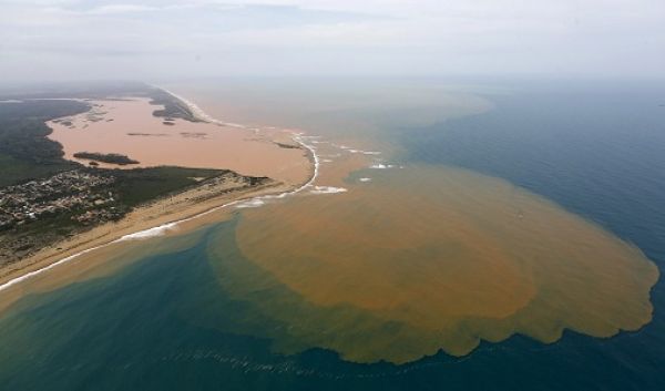 Lama do desastre em Mariana contaminada com cádmio chega ao oceano